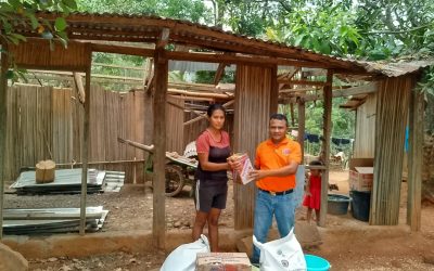 PC HO SMPC INDENTIFIKA, VERIFIKA NO APOIU PAKOTE EMERJÉNSIA BA VÍTIMA DEZASTRE NATURAIS IHA SUKU MANAPA